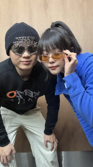Kiwi and Jason posing together in a photo booth